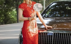 被俩个黑人前后破苞的女人